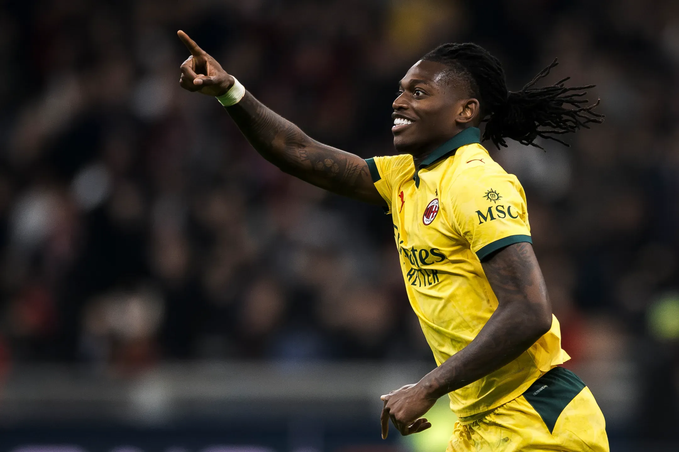 Aston Villa avança por Rafael Leão